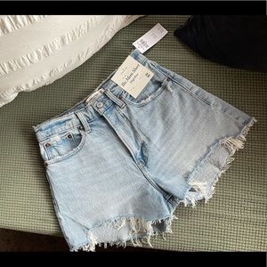 ABERCROMBIE CURVE LOVE HIGH RISE MOM SHORTS SIZE 24